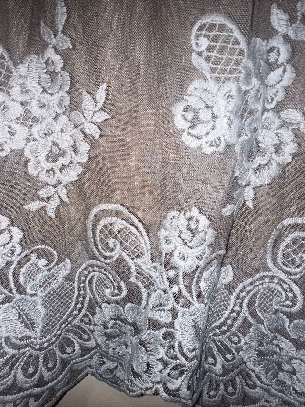 Banana Republic Sheer Embroidered Tank Top Gray XL NWT - Picture 3 of 4